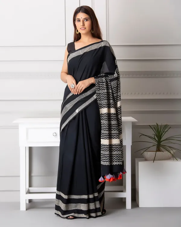 Linear_Black_Cotton_Linear_Hblock_Print_Mulmul_Saree_For_Women